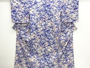 家屋に草花模様手織り紬着物